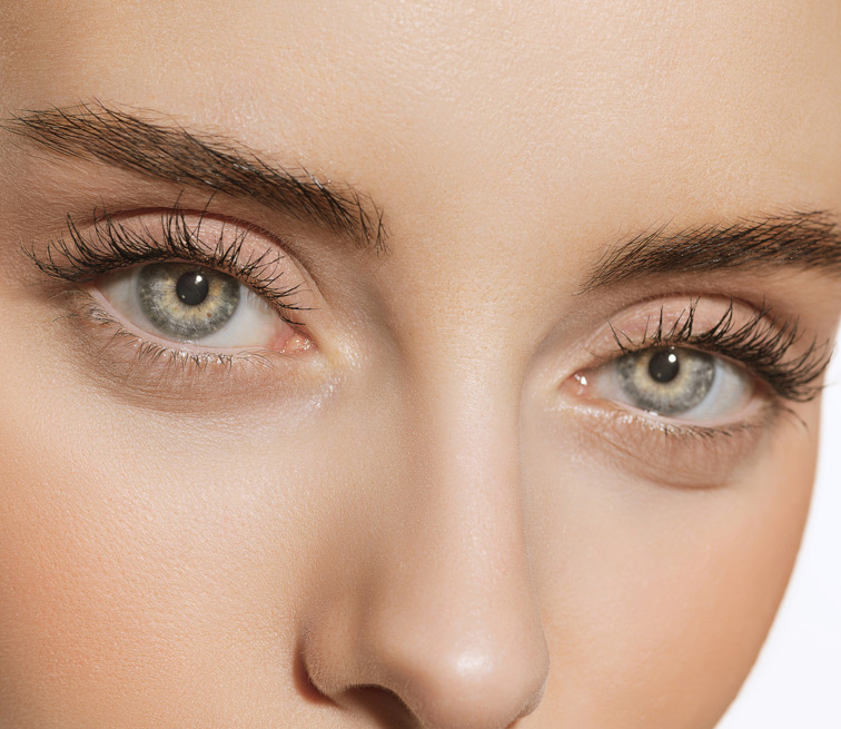 Up-close-shot-of-woman’s-eyes-after-blepharoplasty